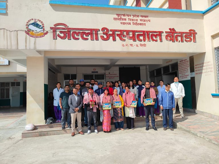 बैतडी जिल्ला अस्पताल ब्यबस्थापन समितिको कार्यकाल सकिए संगै आज एक कार्यक्रम का बिच बिदाई