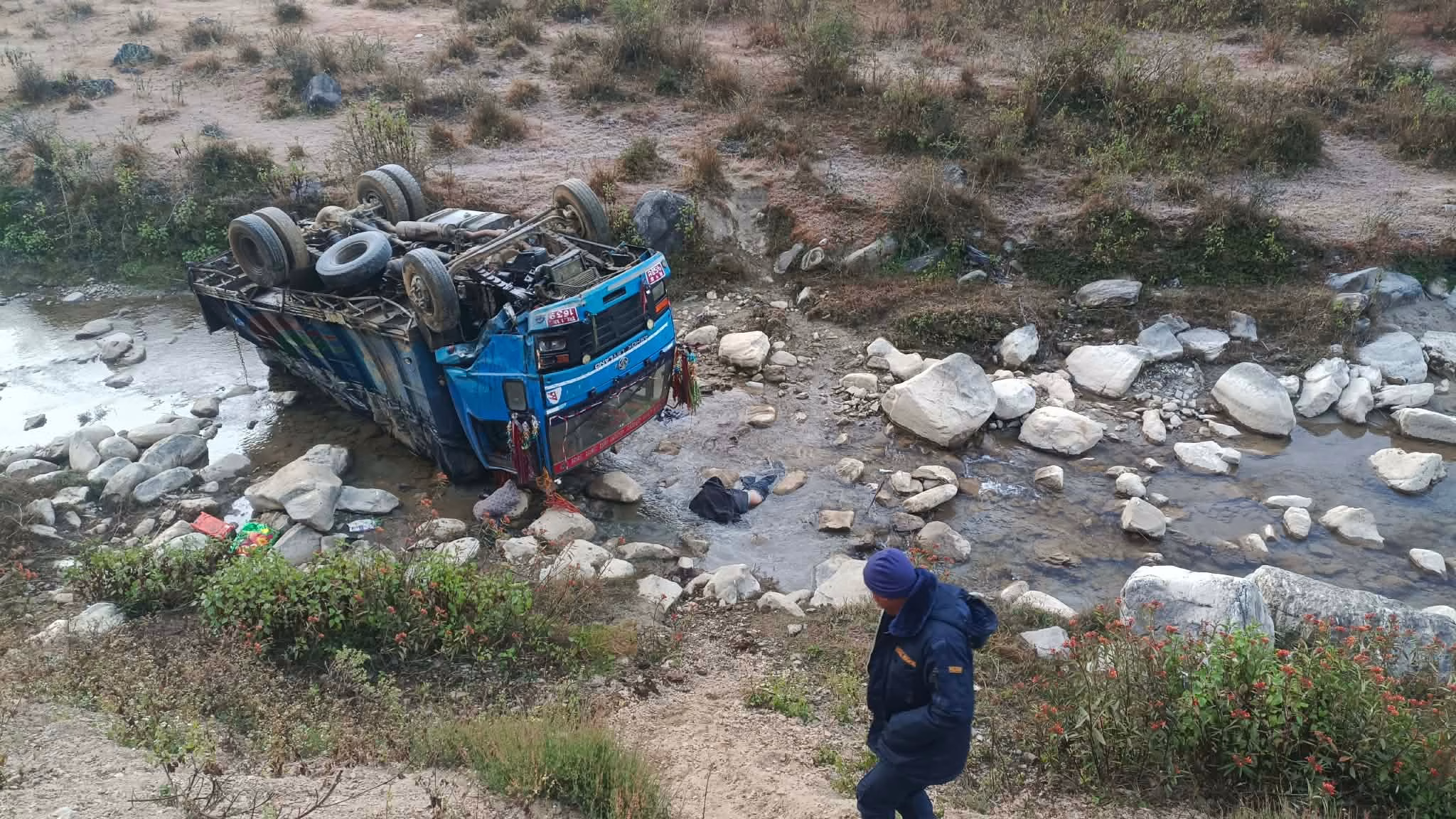 बैतडीको सुर्नयामा मिनीट्रक दुर्घटना,१जनाको घटना स्थलमै मृत्यु