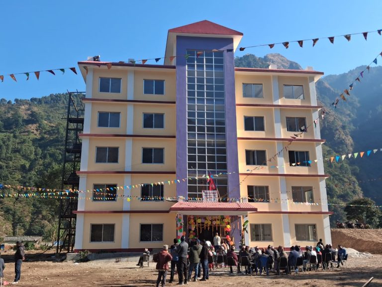 बझाङको केदारस्यु गाउपालिकाले भैरब माबि लाई ३ लाख ३३ हजार ३ सय रुपैयाँ नगद पुरस्कार प्रदान गर्ने