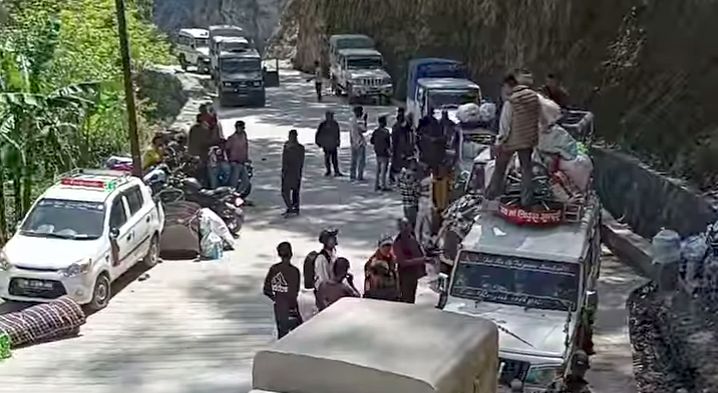 नयाँ बर्षको आगमन संगै बैतडीको झुलाघाट नाकामा चहलपहल सुरु