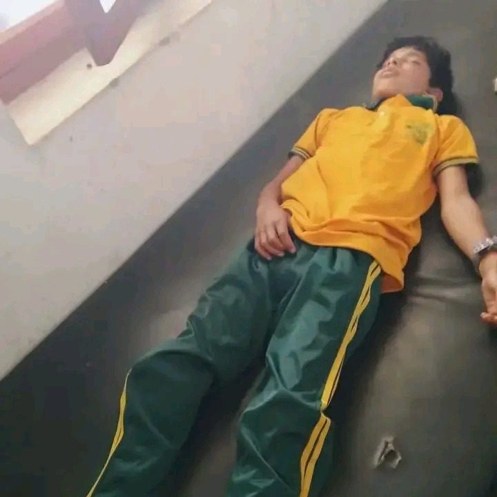 विद्यार्थीमाथि कुटपिट गरेको आरोपमा प्रधानाध्यापक पक्राउ, घाइते विद्यार्थीलाई उपचारका लागि धनगढी पठाइयो ।