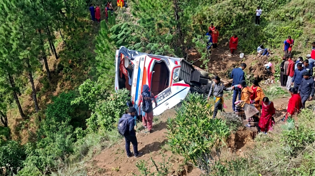 बैतडी बस दुर्घटना अपडेट: २० जना घाइते, ५ को अवस्था गम्भीर