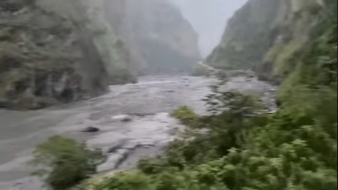 गोरखामा बुढीगण्डकी नदीमा भीषण बाढी, सल्लेरी बजार र जगत बजारमा ठूलो क्षति 1 1000275208